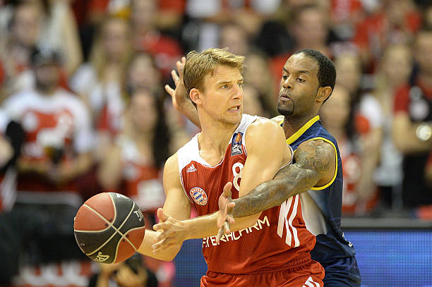 国足在面对 国足在面对