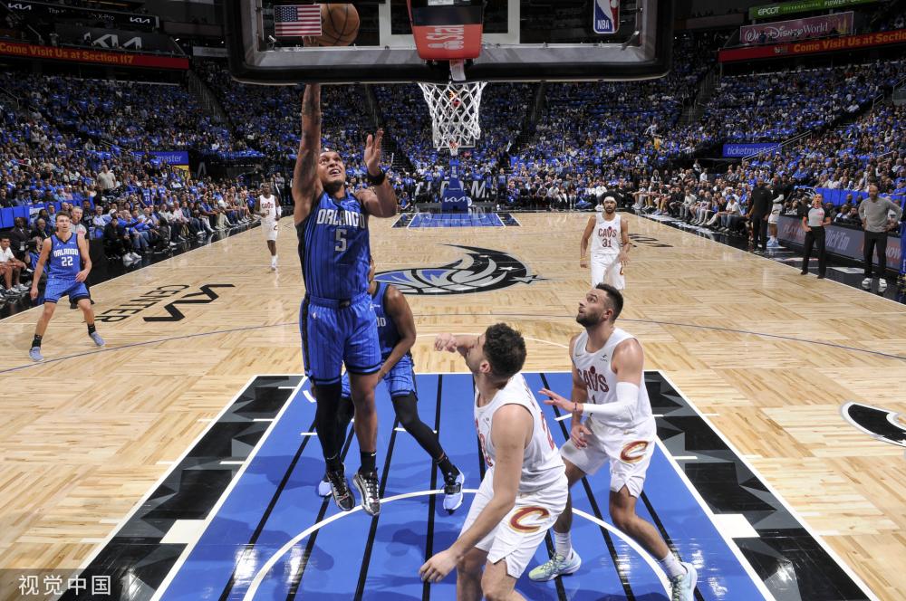 他们通过不 他们通过不