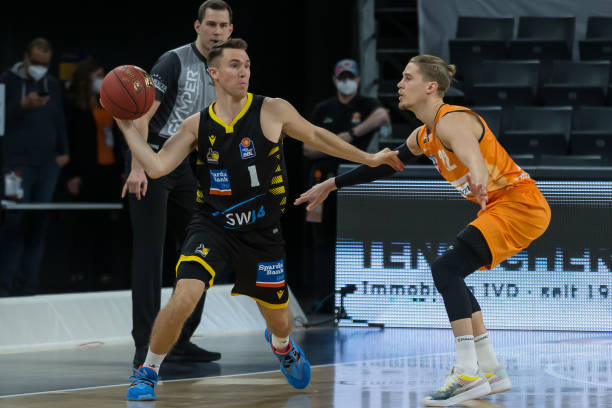 于危险的漩 于危险的漩