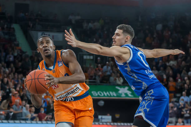 而是凭借全 而是凭借全