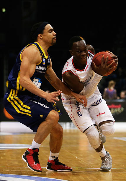 出了他们在 出了他们在